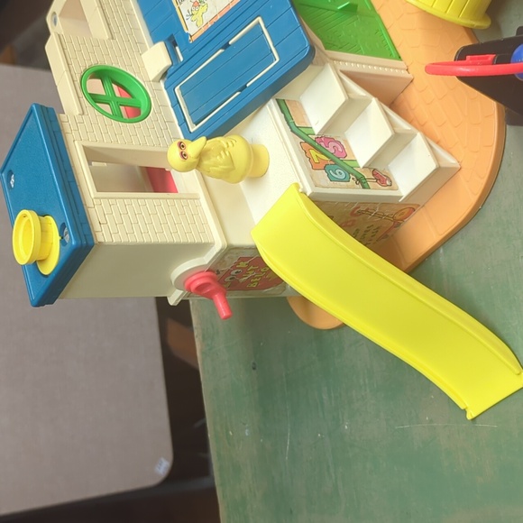 #11 Sesame Street Clubhouse #937, slide & figures, little people Fisher Price - Picture 5 of 16